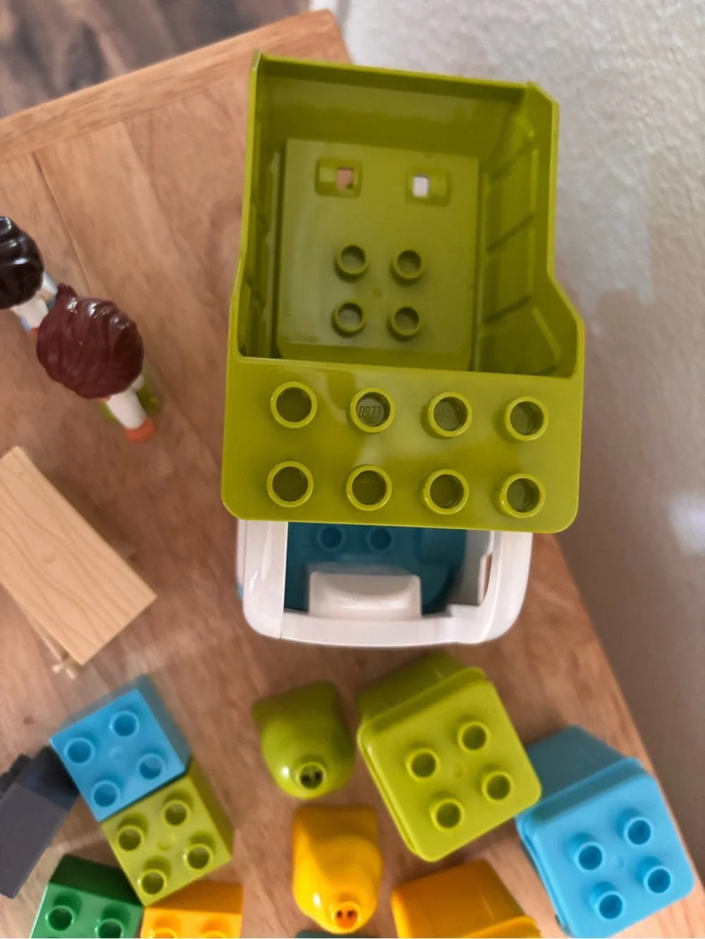 Lego Duplo Garbage Truck and Recycling - Picture 4 of 6